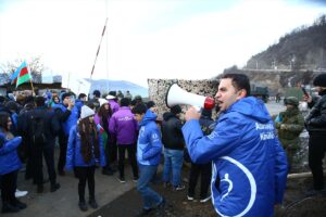 BAKÜ (AA) – Azerbaycanlı çevreci sivil toplum kuruluşları üyeleri ile