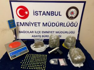İSTANBUL (AA) – Bağcılar'da bir eve düzenlenen operasyonda, uyuşturucu ticareti