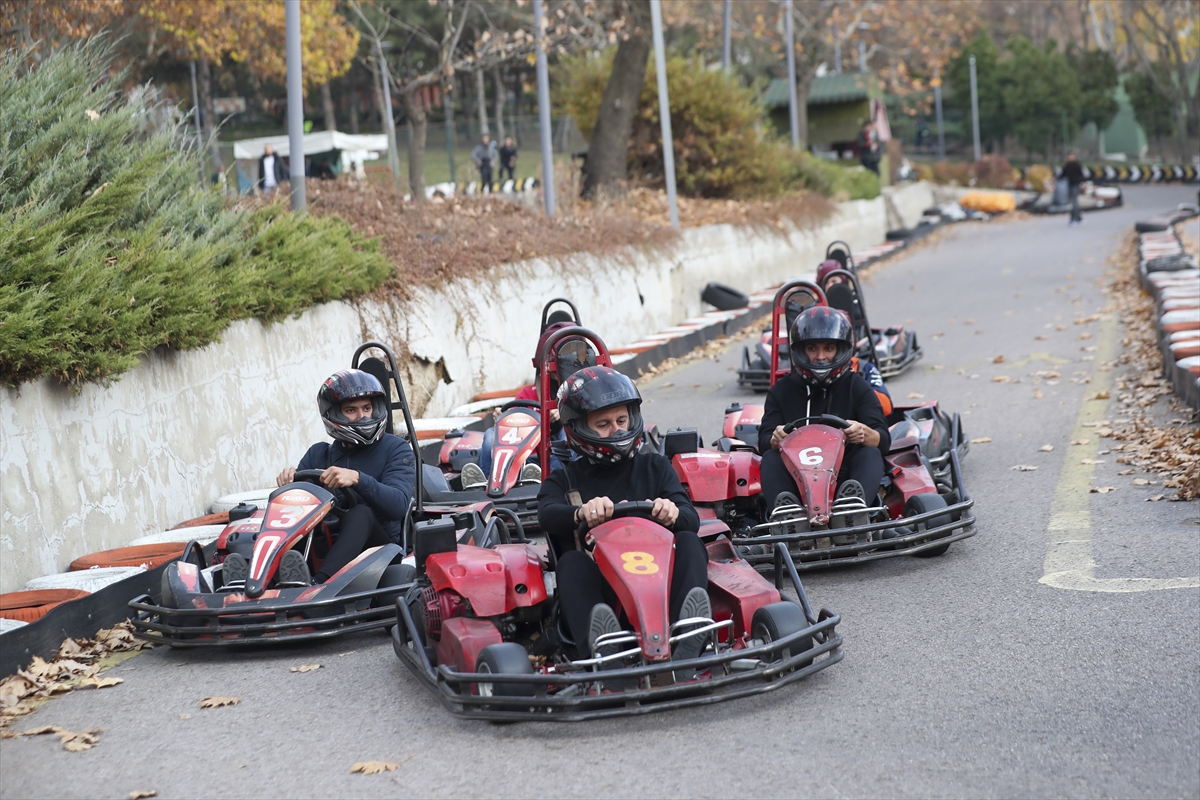 Bakan Kasapoğlu, go-kart pistinde milli sporcularla buluştu