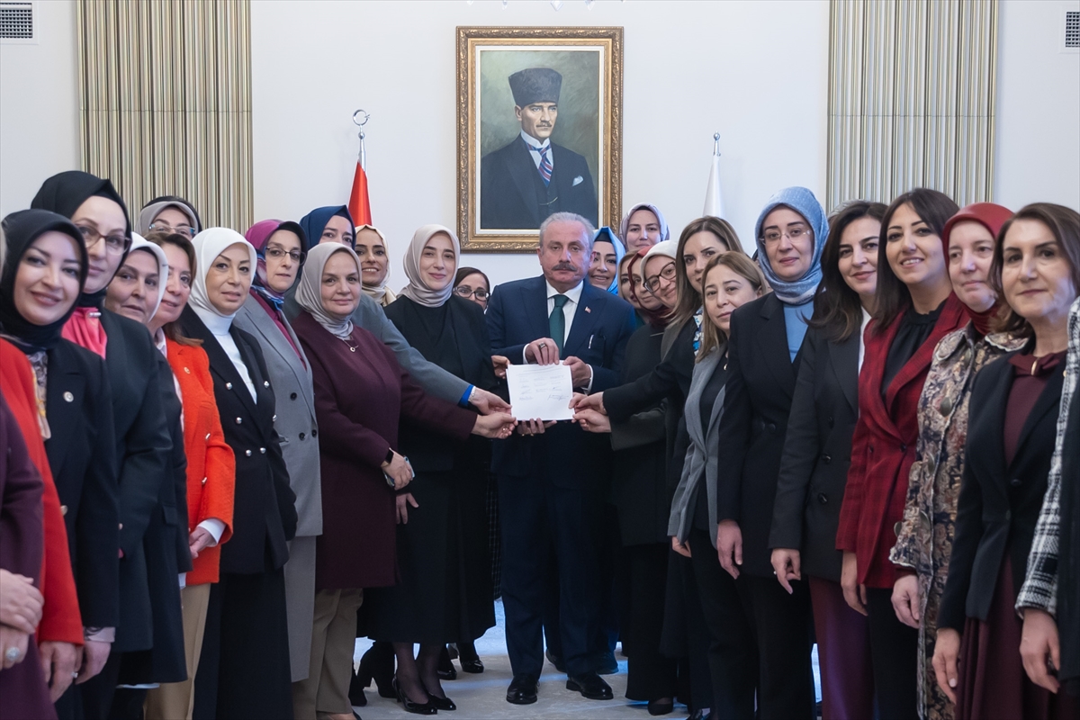 Başörtüsüne yönelik Anayasa değişikliği teklifi TBMM'de