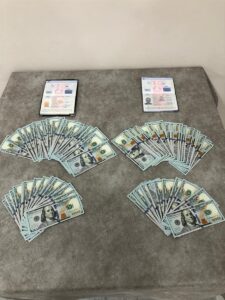 BOLU (AA) – Bolu'da dinlenme tesisinde bir kişinin parasını çaldıkları