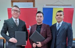 BÜKREŞ – (AA) – Romanya'da Bükreş Yunus Emre Enstitüsü, yerel