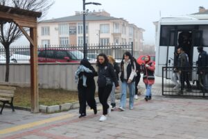 BURDUR (AA) – Burdur merkezli 10 ilde düzenlenen dolandırıcılık operasyonunda