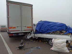 BURSA (AA) – Bursa'nın Karacabey ilçesinde 22 aracın karıştığı 9