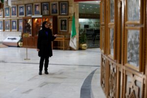 - Müzede sömürgecilerin uyguladığı baskı ve işkence yöntemlerinin karakterize edildiği