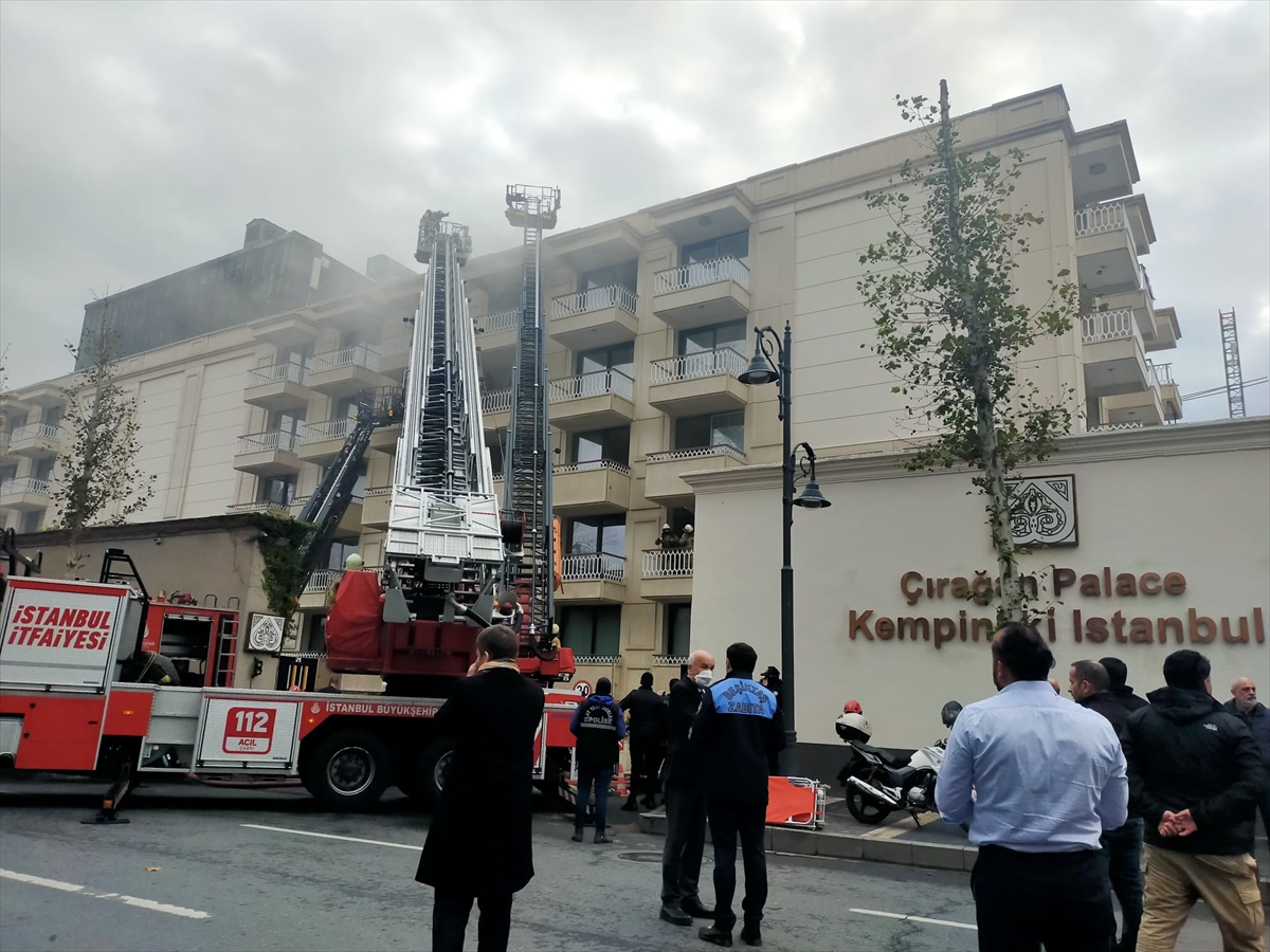 Çırağan Sarayı'nın otel bölümünde yangın çıktı