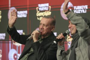 MARDİN (AA) – Cumhurbaşkanı Recep Tayyip Erdoğan, "Kendi insanına tepeden