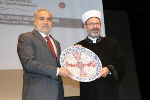 -"Bugün Batılılar ilimde bizi geçmişler, bunu itiraf edelim ama insanlığa