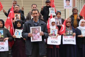 DİYARBAKIR (AA) – Diyarbakır annelerinin dağa kaçırılan çocukları için HDP