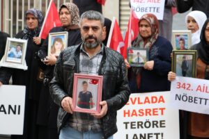 DİYARBAKIR (AA) – Diyarbakır annelerinin dağa kaçırılan çocukları için HDP