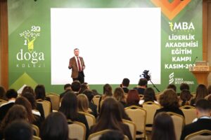 - Doğa Koleji'nin Türkiye genelindeki kampüslerinin t-MBA Liderlik Akademisi öğrencileri,