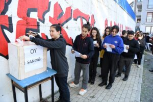 EDİRNE (AA) – Edirne'nin Keşan ilçesinde öğrenciler, sahiplendikleri köpeğin ismini