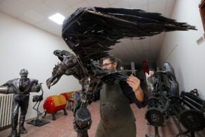 ELAZIĞ (AA) – Elazığ'da heykel sanatçısı ve Fırat Üniversitesi Eğitim