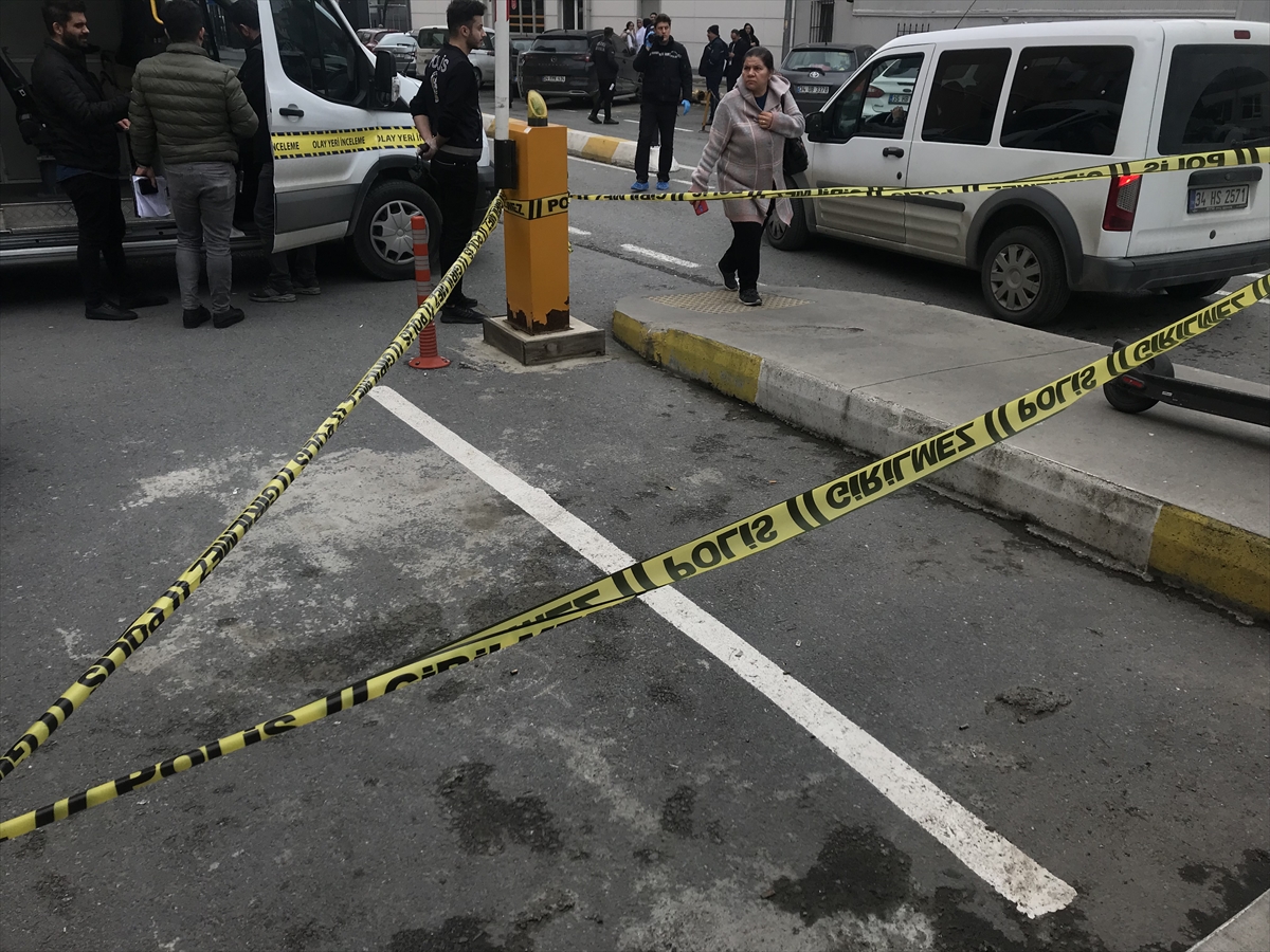 Fatih’te bir otopark görevlisi, tartıştığı polis tarafından silahla yaralandı