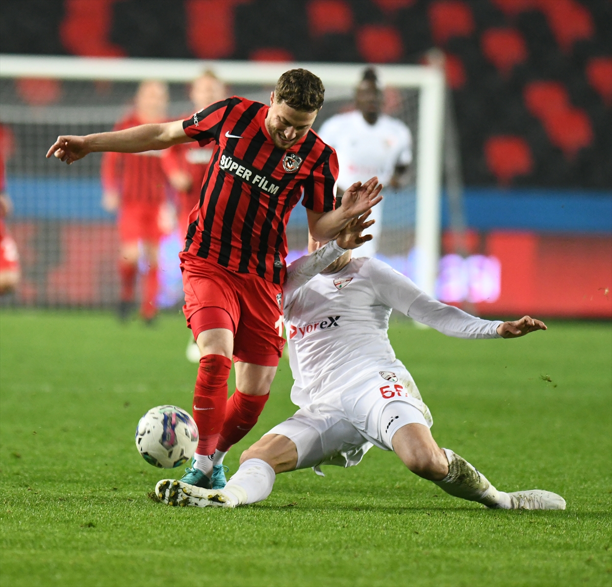 Stat: Kalyon Hakemler: Ümit Öztürk, Osman Gökhan Bilir, Murat Tuğberk