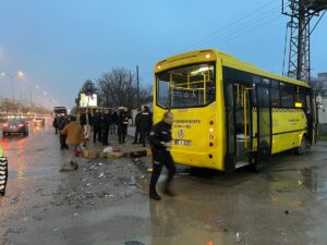 GAZİANTEP (AA) – Gaziantep'te tır ve 2 özel halk midibüsünün