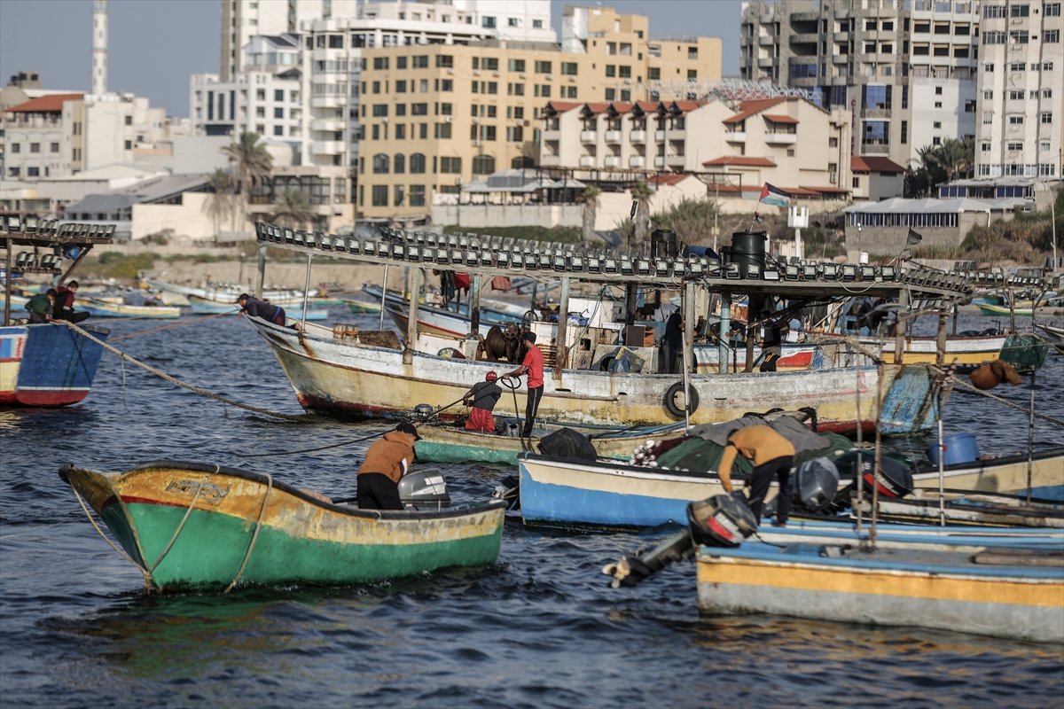 Gazzeli balıkçıların ağları “İsrail’in engellerine” takılıyor
