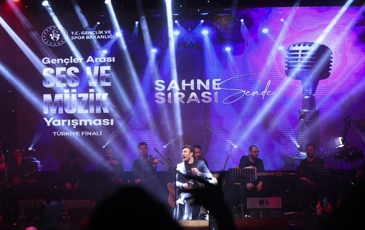 Gençlik ve Spor Bakanı Kasapoğlu, müzik yarışmasının ödüllerini takdim etti