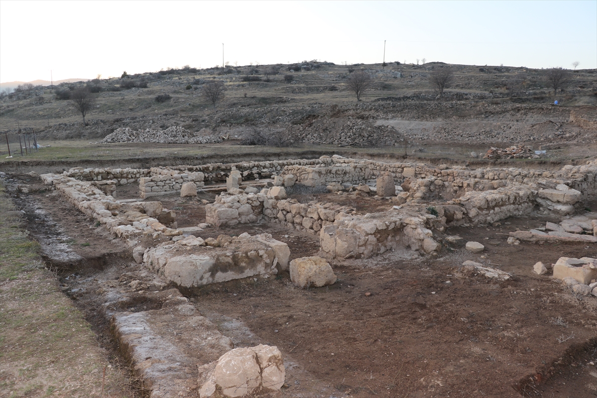 Hadrianopolis Antik Kenti'ndeki Roma Kalesi gün yüzüne çıkarılıyor