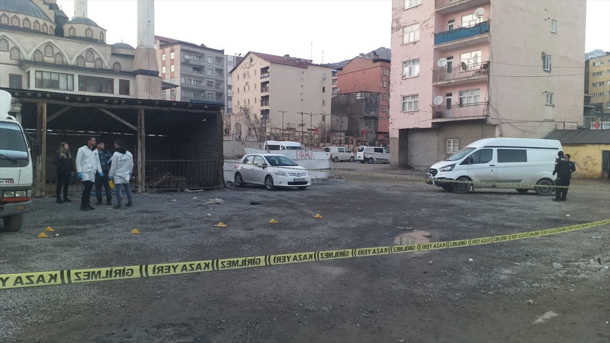 Hakkari'de silahla vurulan kişi ağır yaralandı