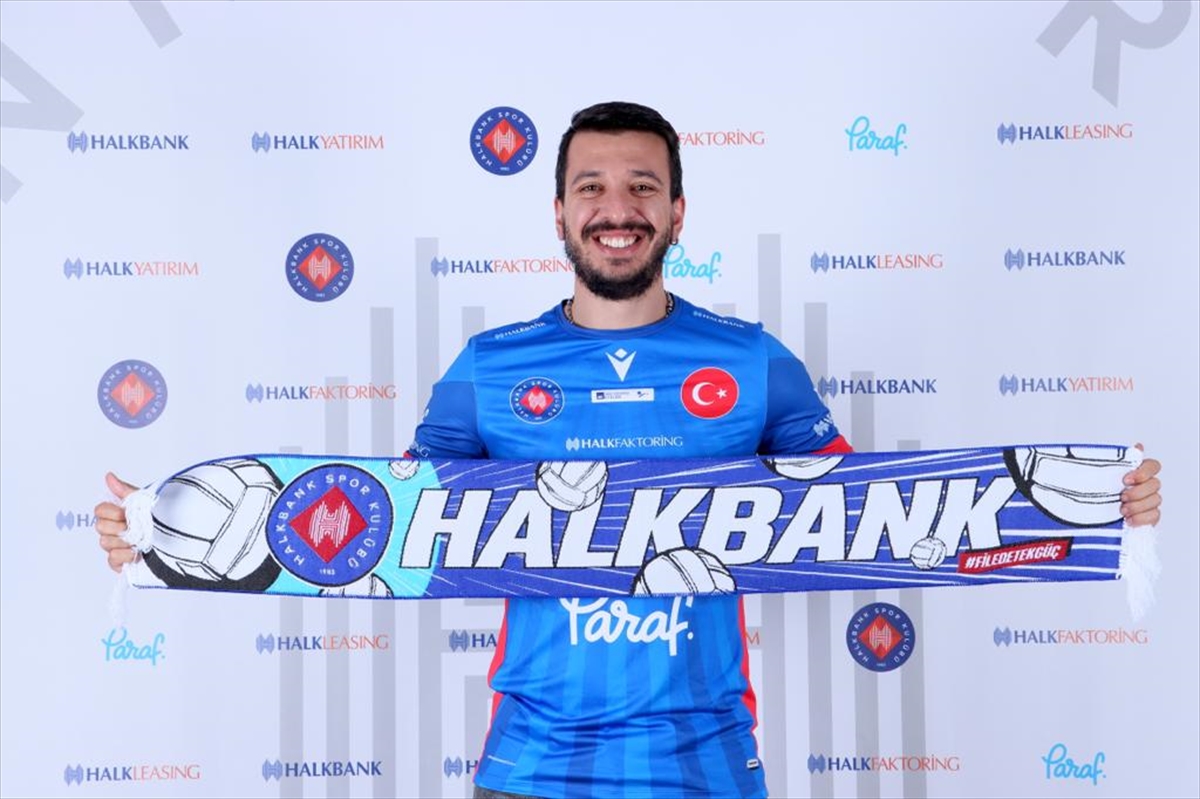 Halkbank, 3 kulvarda da zirveye yürüyor