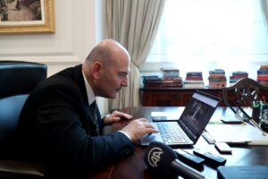 - "Yılın fotoğrafları hem mesleği hem sanatı hem de yılı