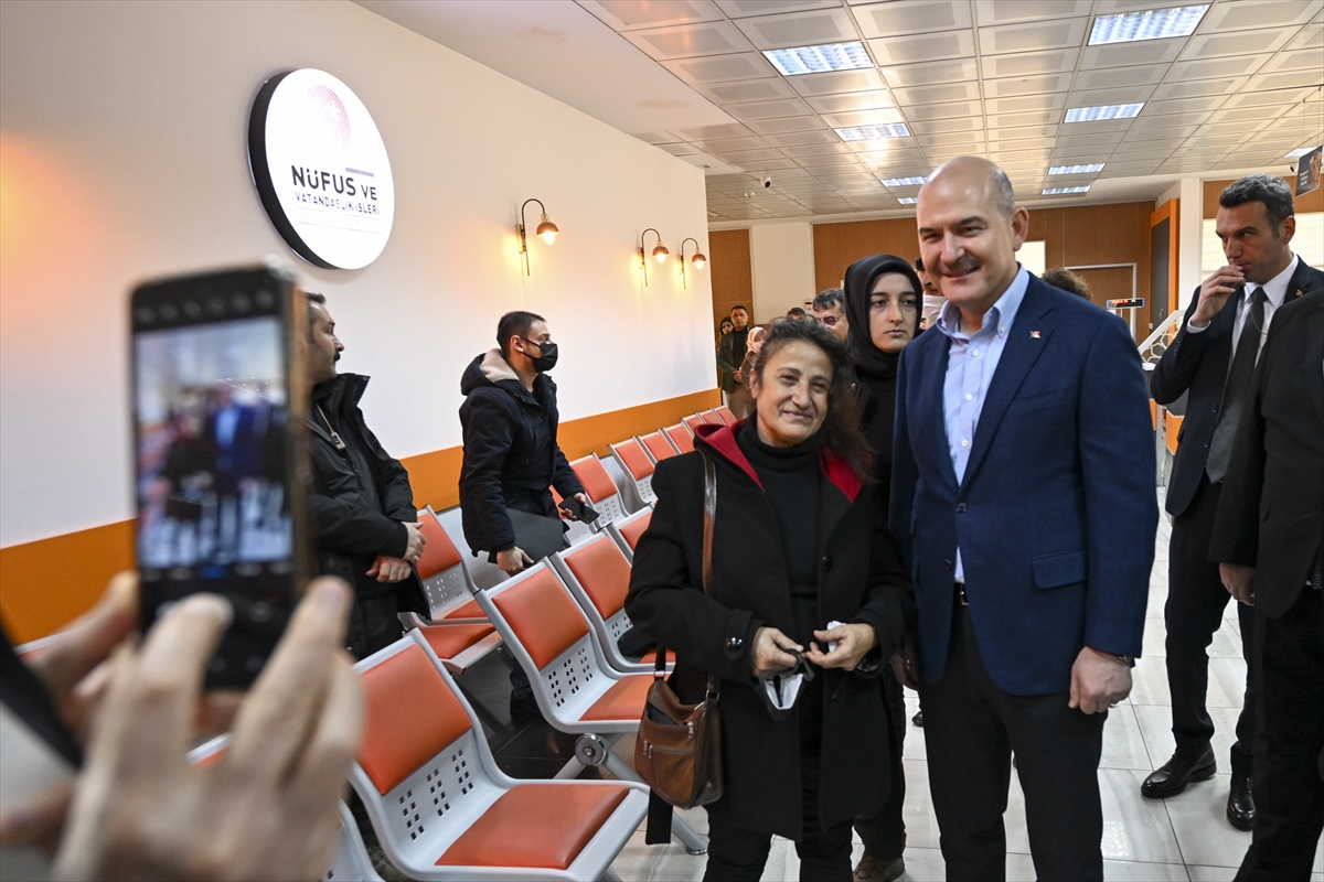 İçişleri Bakanı Soylu, Keçiören İlçe Nüfus Müdürlüğünü ziyaret etti: