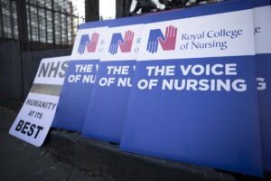 LONDRA (AA) – İngiltere, Galler ve Kuzey İrlanda’da on binlerce