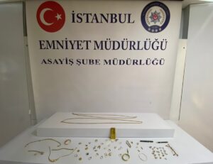 İSTANBUL (AA) – İstanbul'da kendilerini polis ve savcı olarak tanıtıp