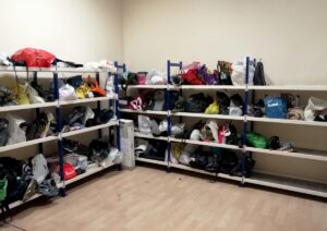 - Metro ve tramvaylarda unutulan eşyalar arasında takma diş, kum