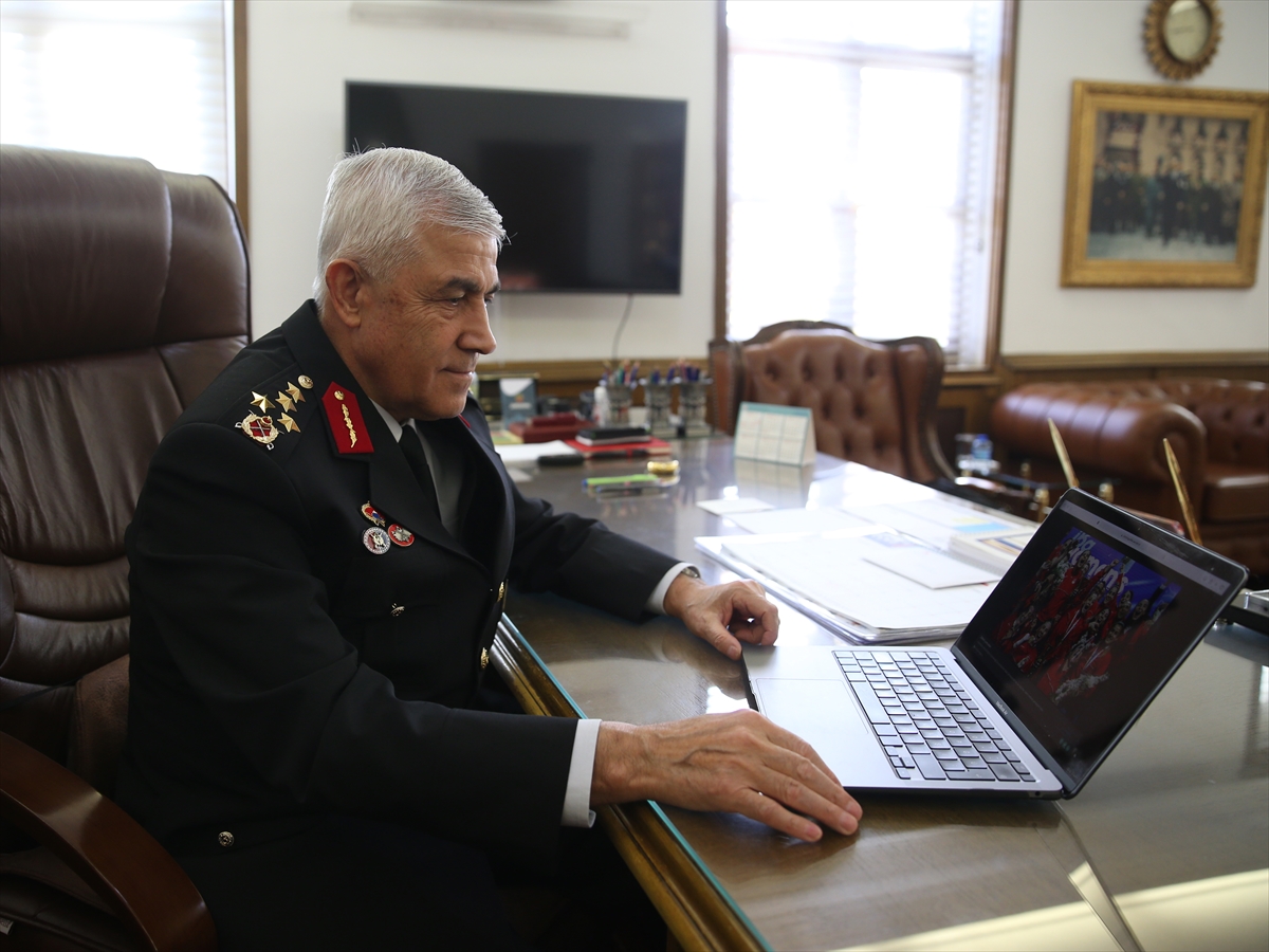 Jandarma Genel Komutanı Orgeneral Çetin,  AA'nın “Yılın Fotoğrafları” oylamasına katıldı