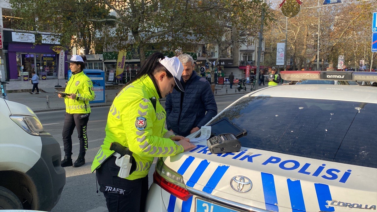 Kadıköy'de dronlu trafik denetimi