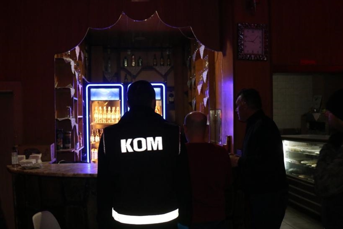 Kars'ta kaçak içki operasyonunda 4 kişi yakalandı