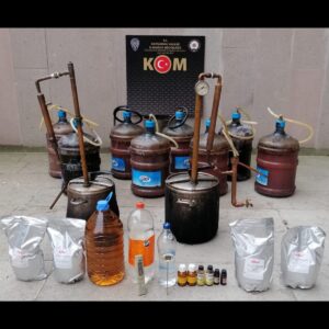 KASTAMONU (AA) – Kastamonu'da sahte içki operasyonunda 1 zanlı gözaltına