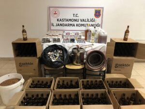 KASTAMONU (AA) – Kastamonu'da sahte içki ve kaçak sigara operasyonunda