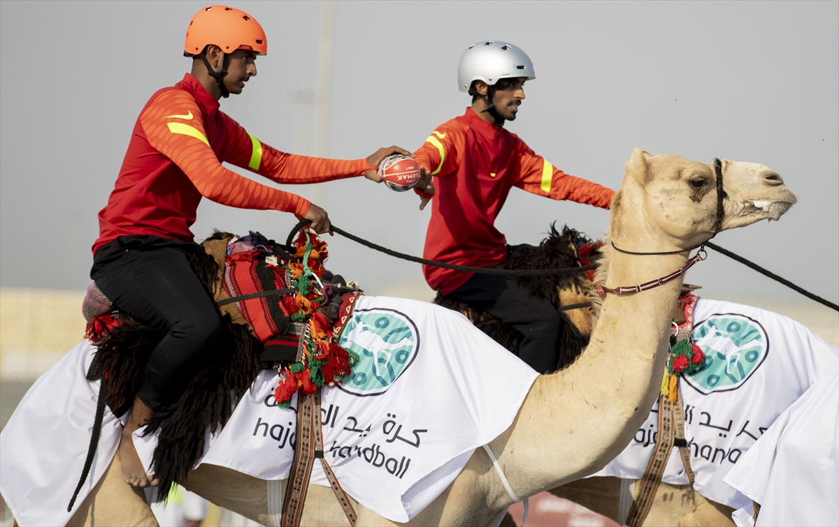 - Develer üzerinde hentbol maçının "dünyada bir ilk" olduğu ifade