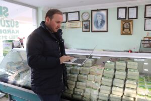 KIRKLARELİ (AA) – Kırklareli'nin yöresel lezzetleri arasında yer alan peynir