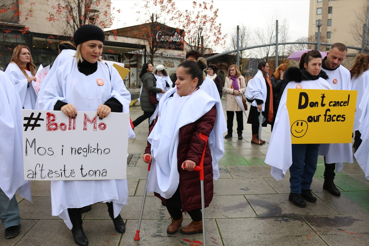 Kosova'da engellilere yönelik istismara karşı yürüyüş düzenlendi