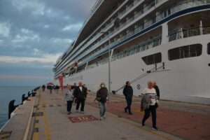 AYDIN (AA) – Kruvaziyer turizminin önemli merkezlerinden Kuşadası'na 2022 sezonunun