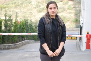 - Güvenlik görevlisinin de olduğu bir sitenin otoparkındaki hırsızlık anı,