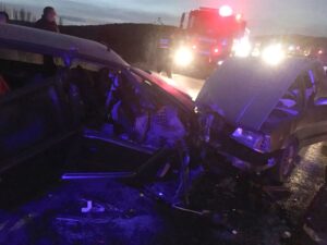 MANİSA (AA) – Manisa'nın Kula ilçesinde iki otomobilin çarpışması sonucu