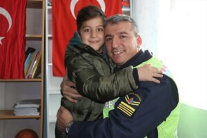 AĞRI (AA) – Ağrı'da görevli askerler, kışın zorlu geçtiği bölgede