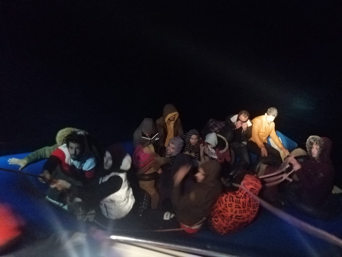 Muğla açıklarında 34 düzensiz göçmen kurtarıldı