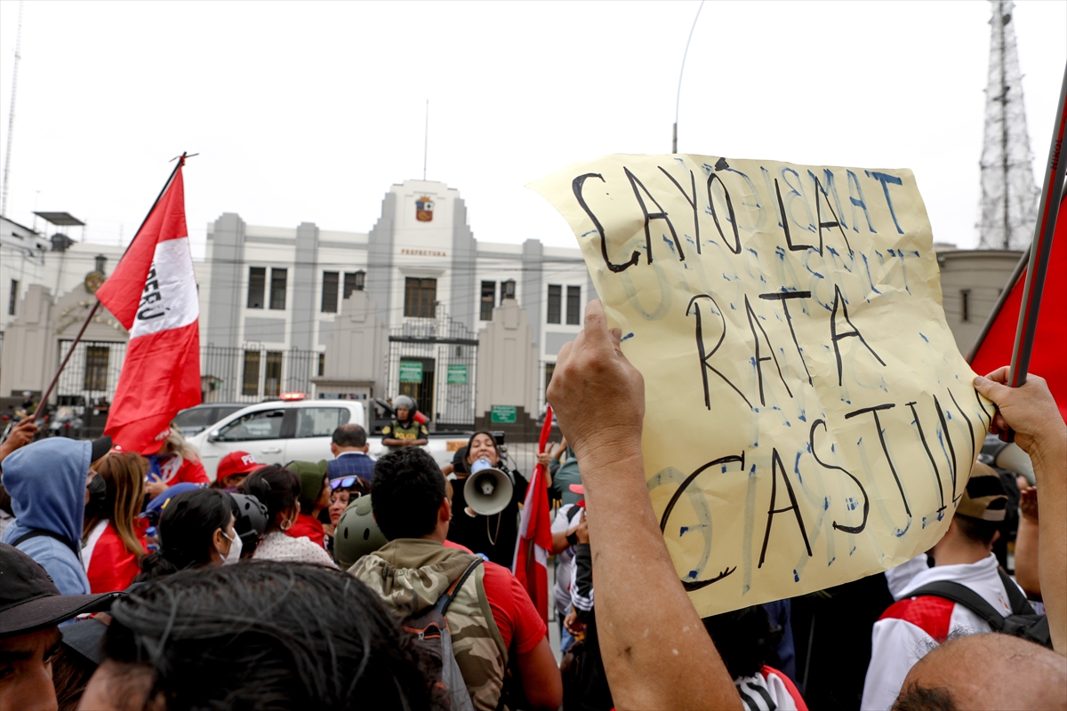 GÜNCELLEME 3 – Peru'da Kongre'yi feshettiğini duyuran Cumhurbaşkanı Castillo gözaltına alındı