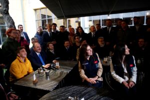 - "Bugün 12 aylık ihracatımız 253 milyar dolar. Bizim petrolümüz,