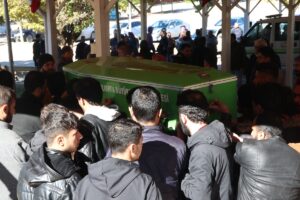 ŞANLIURFA (AA) – Şanlıurfa'da, içinde düzensiz göçmenlerin bulunduğu minibüsün sulama