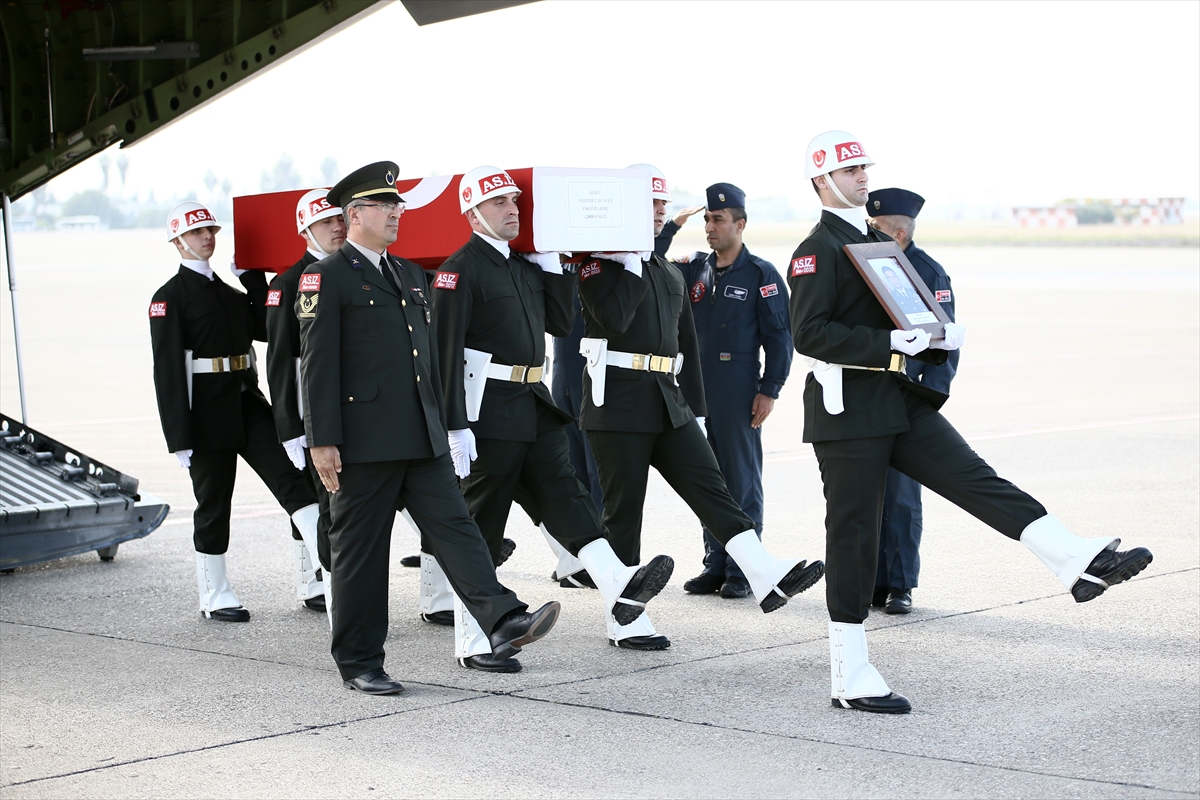Şehit Piyade Komando Binbaşı Mehmet Duman'ın cenazesi Adana'ya getirildi