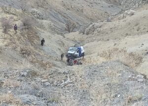 SİİRT (AA) – Siirt'in Pervari ilçesinde kamyonetin uçuruma yuvarlanması sonucu