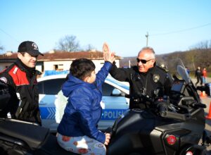 SİNOP (AA) – Sinop'ta, polislik mesleğinin tanıtılması amacıyla köylerde yaşayan