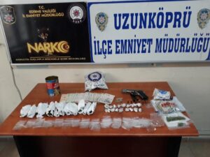 - Söz konusu internet sitesinden alışveriş yapan iki kişi, Edirne'de